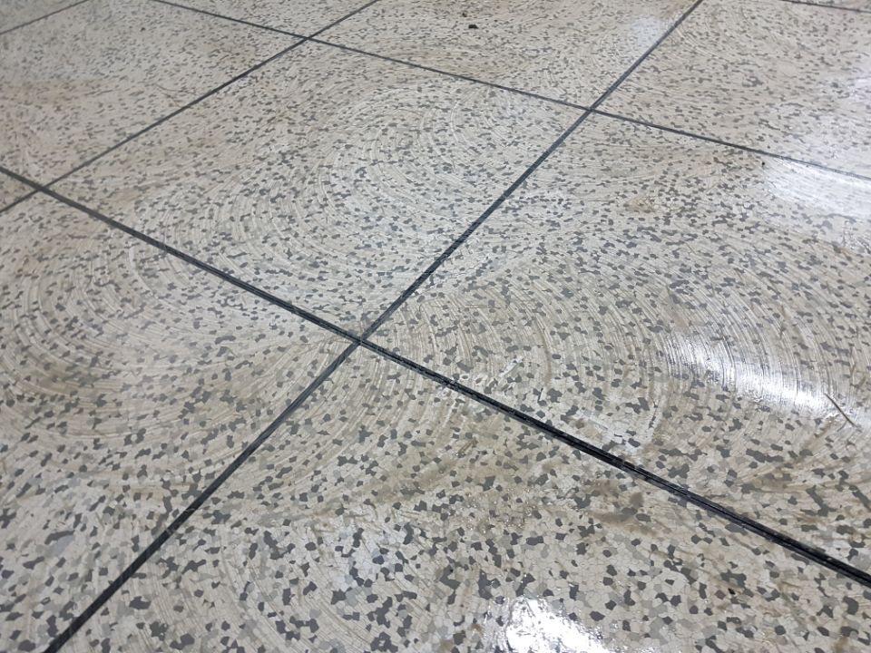 바닥 광택 — 가까이서 본 바닥 표면